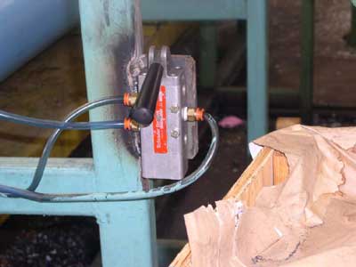 switch used to activate the pipe storage rack stoppers