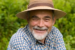 Foto de un hombre con sombrero.