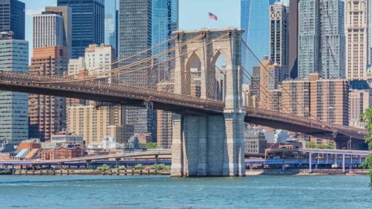 Picture of Brooklyn Bridge in New York City