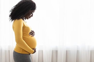 Nuevas investigaciones aconsejan a las mujeres embarazadas que se vacunen y  se protejan de la infección