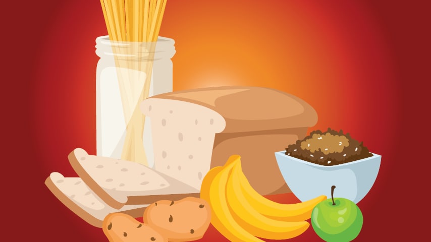Imagen de carbohidratos: pasta, pan, frutas, papas.
