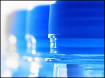 Foto de botellas de agua potable. Foto de botellas de agua potable.