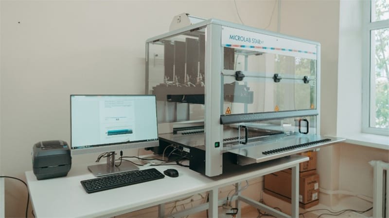 computer and micro lab machine