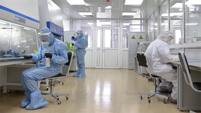 people working in the lab
