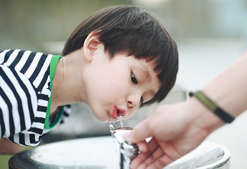 https://www.cdc.gov/healthywater/drinking/images/GettyImages-1054966758-500px.jpg?_=09836