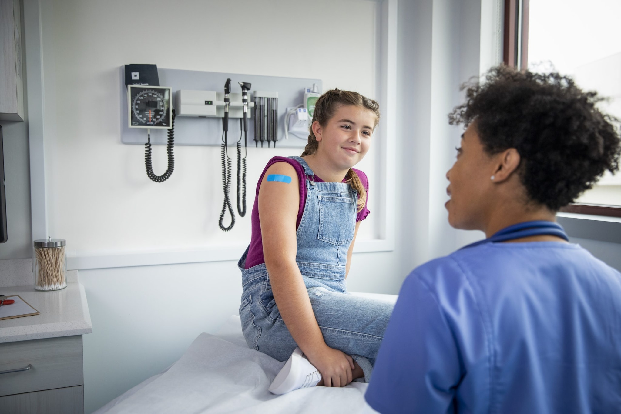 Patient talks to doctor about HPV vaccination.