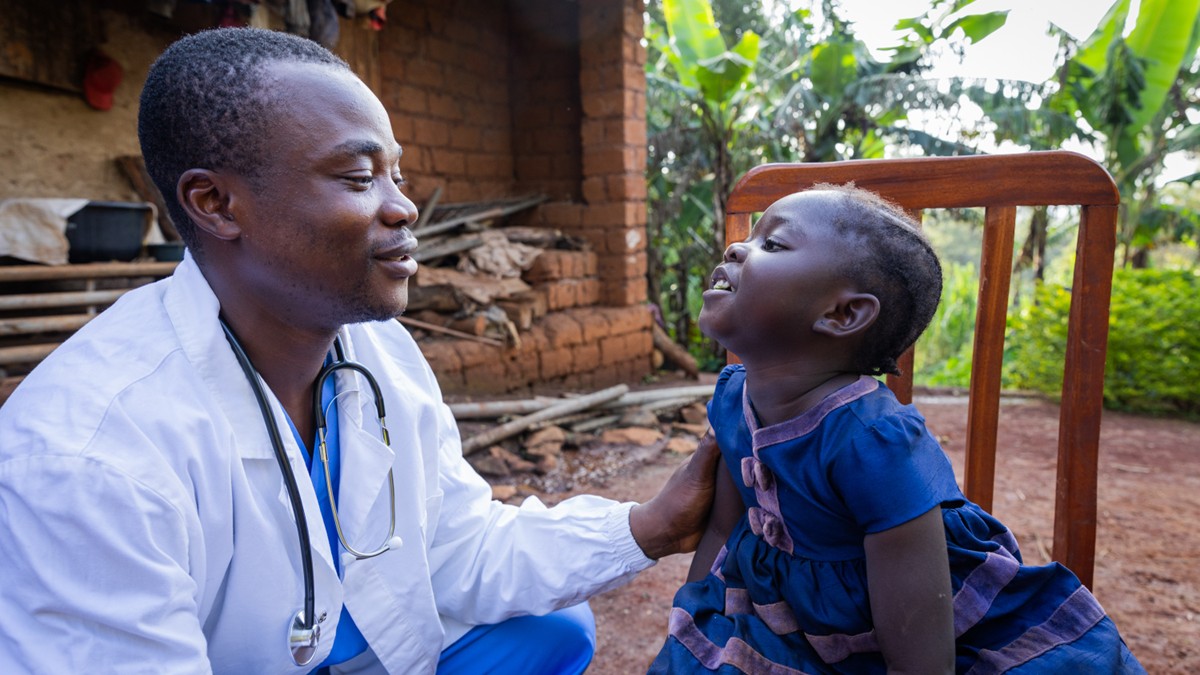 A HCP talks with a young girl in Africa.