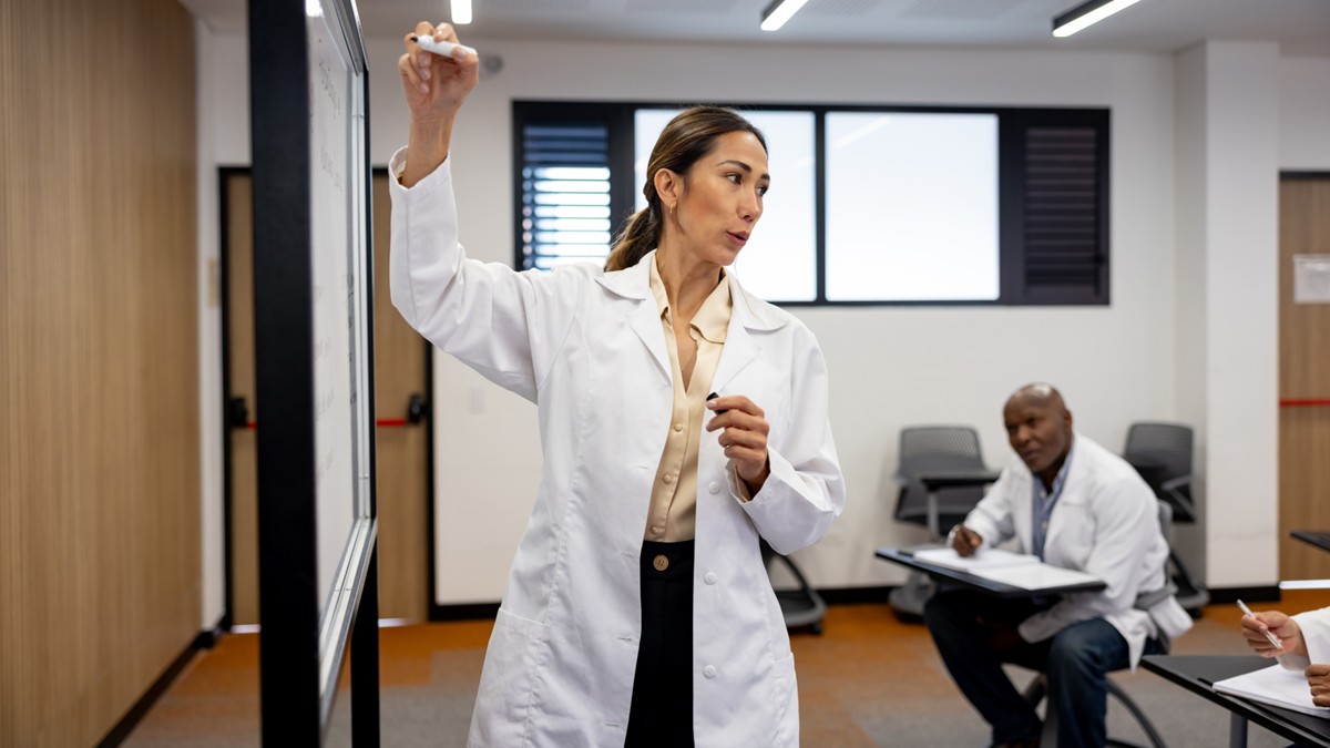A female HCP leads an in-office training session.