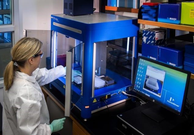 cdcwork01 CDC Scientist testing virus