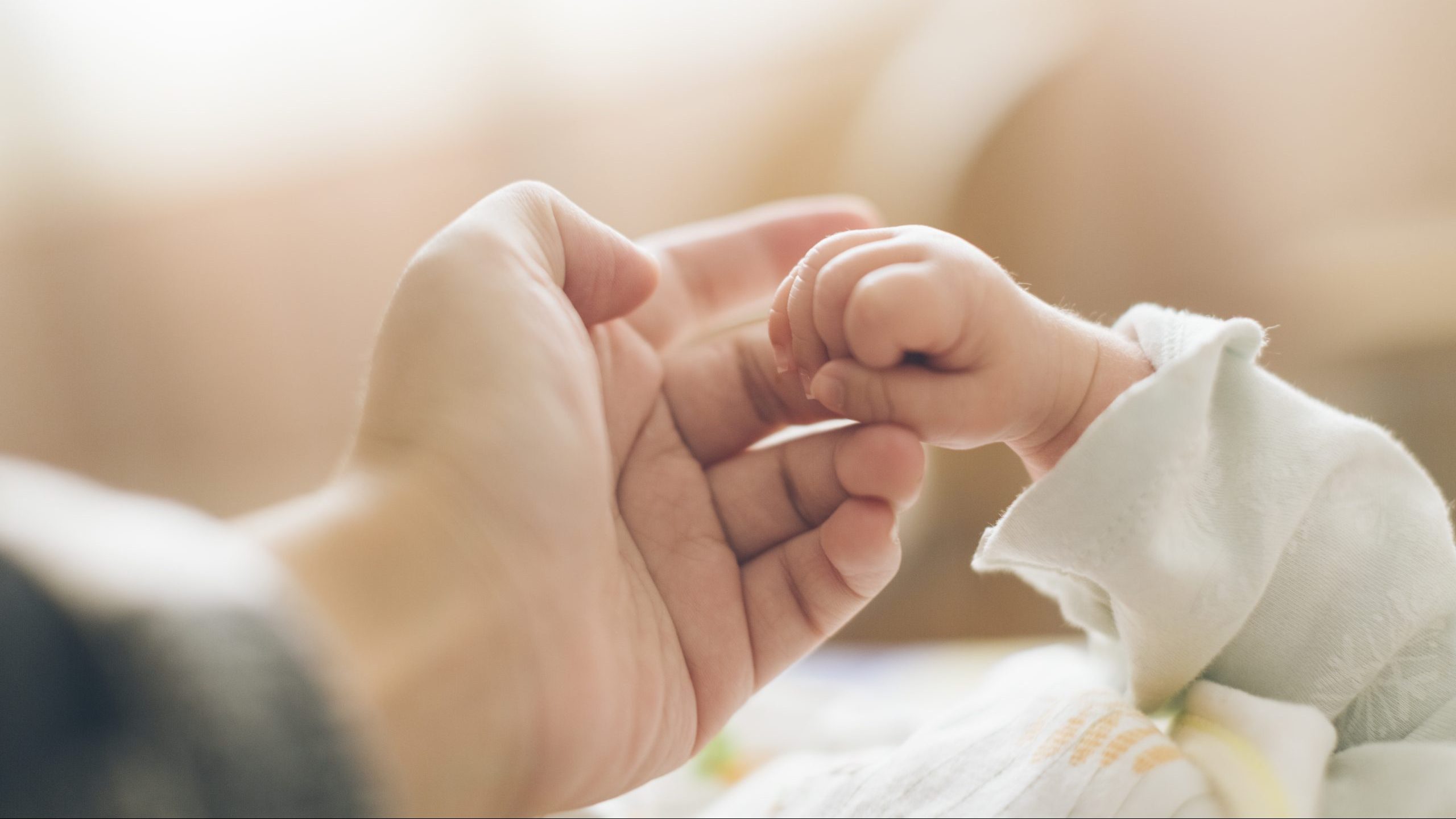 Photo of newborn baby fingers