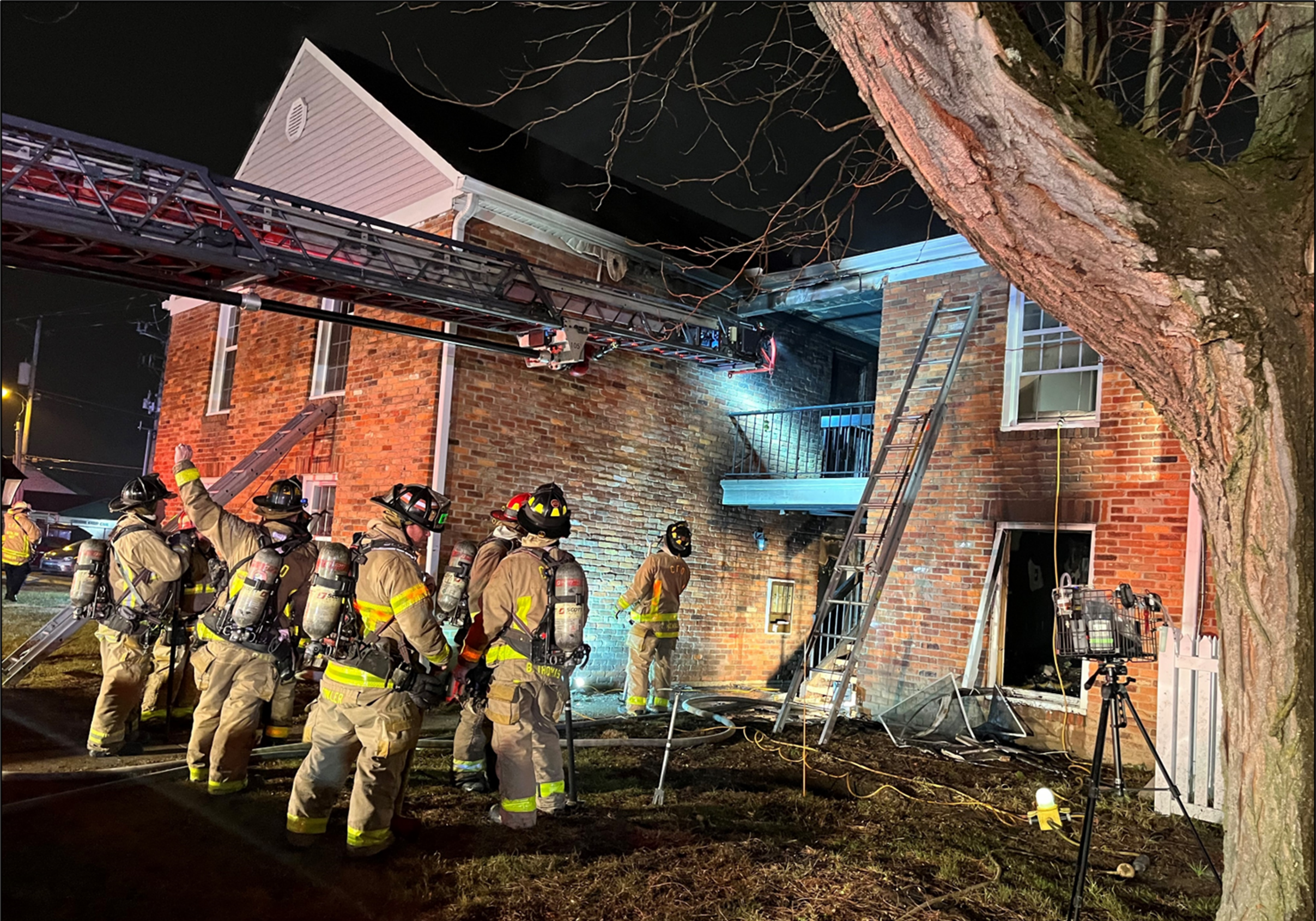 NIOSH investigators conduct air sampling at active structure fire with the Columbus Division of Fire in Columbus, OH.