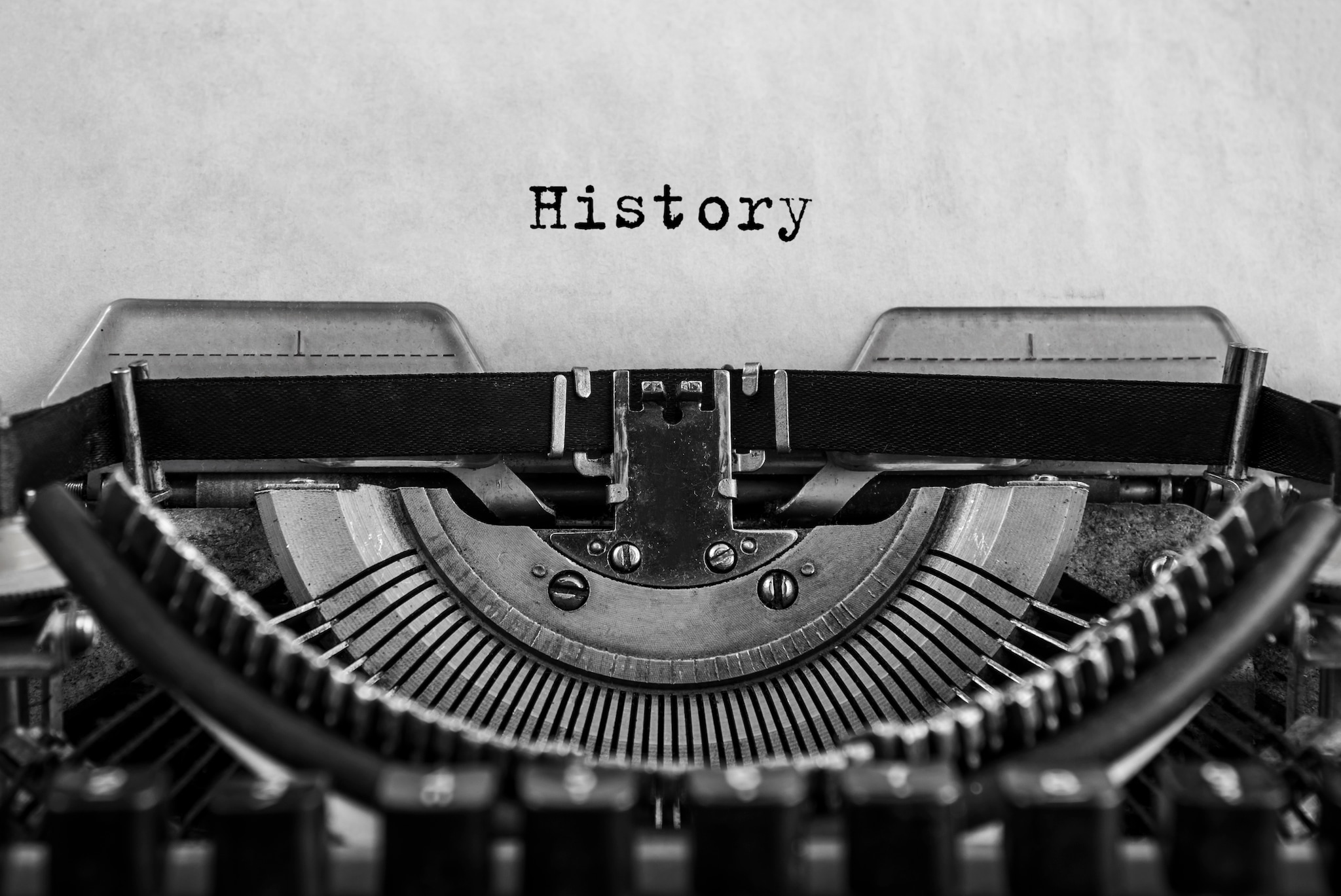 Black and white Image of a typewriter