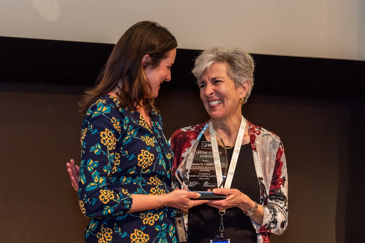 Dr. Calafat receiving her award