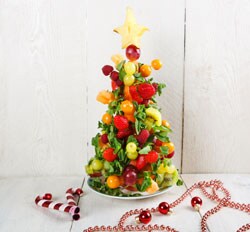 árbol de navidad hecho con frutas
