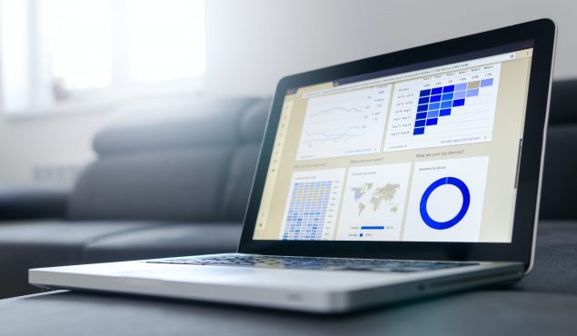 power_bi_reports-medium computer with dashboard