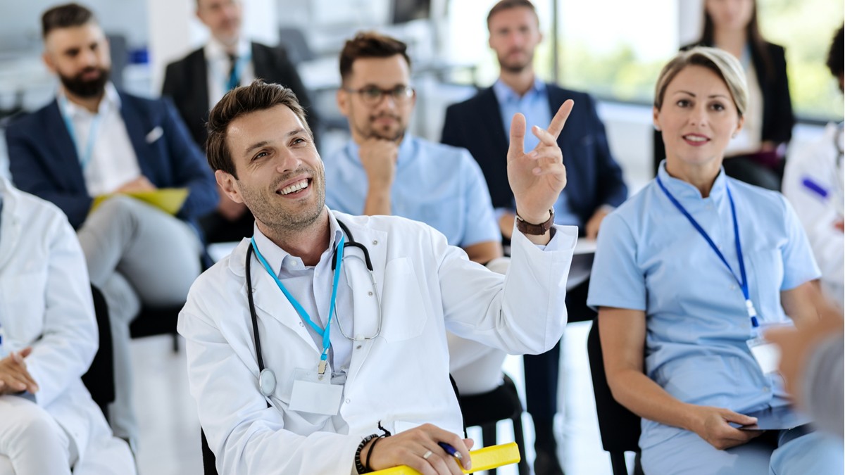 A clinician in a training asks a question.